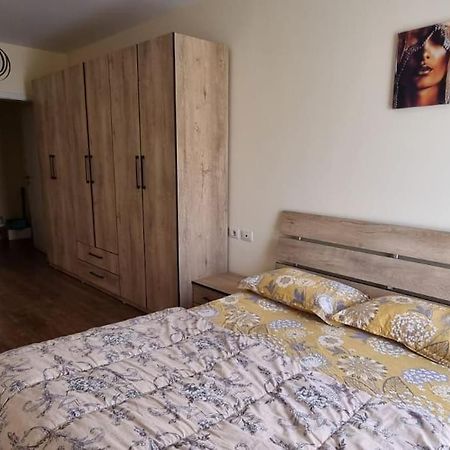 New & Great Located Apartment Near Center 地拉那 外观 照片