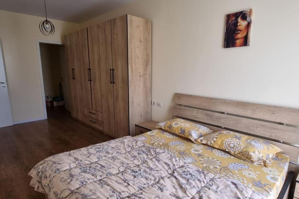 New & Great Located Apartment Near Center 地拉那 外观 照片