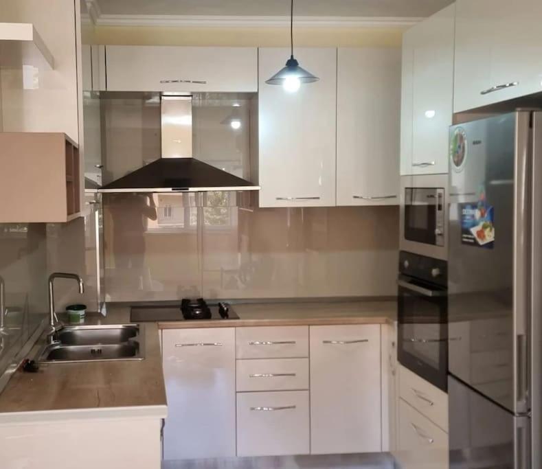New & Great Located Apartment Near Center 地拉那 外观 照片
