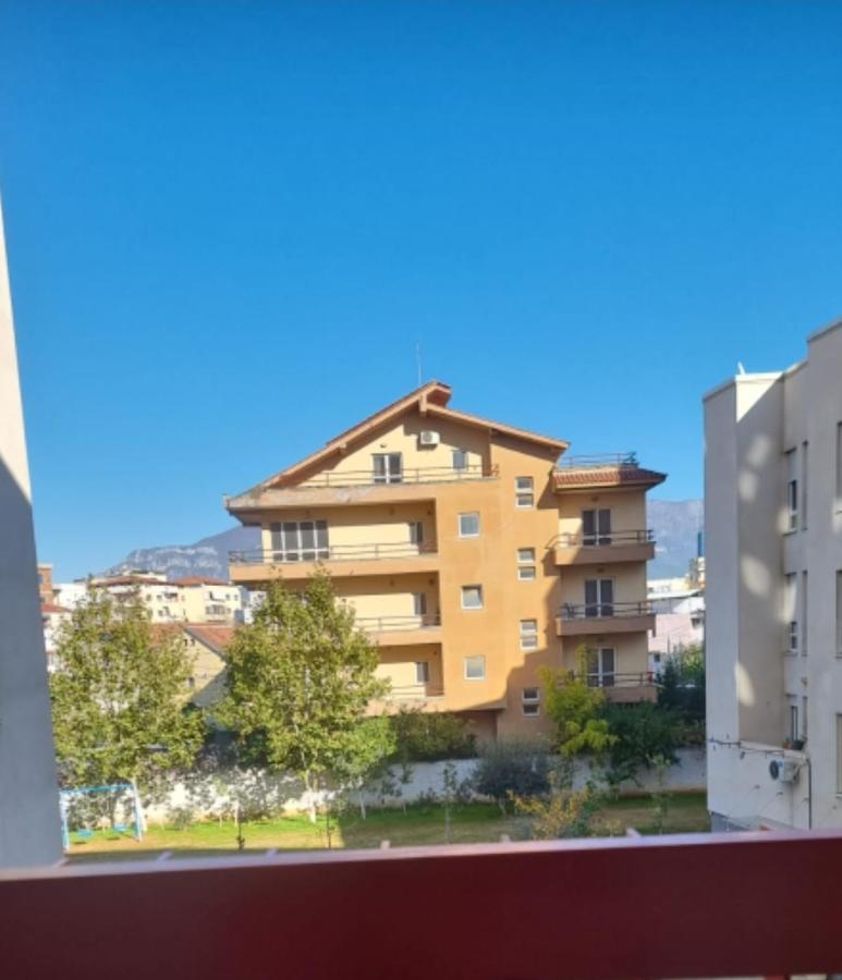 New & Great Located Apartment Near Center 地拉那 外观 照片