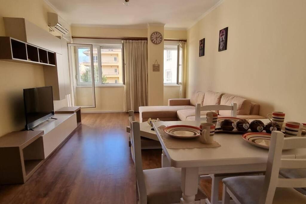 New & Great Located Apartment Near Center 地拉那 外观 照片