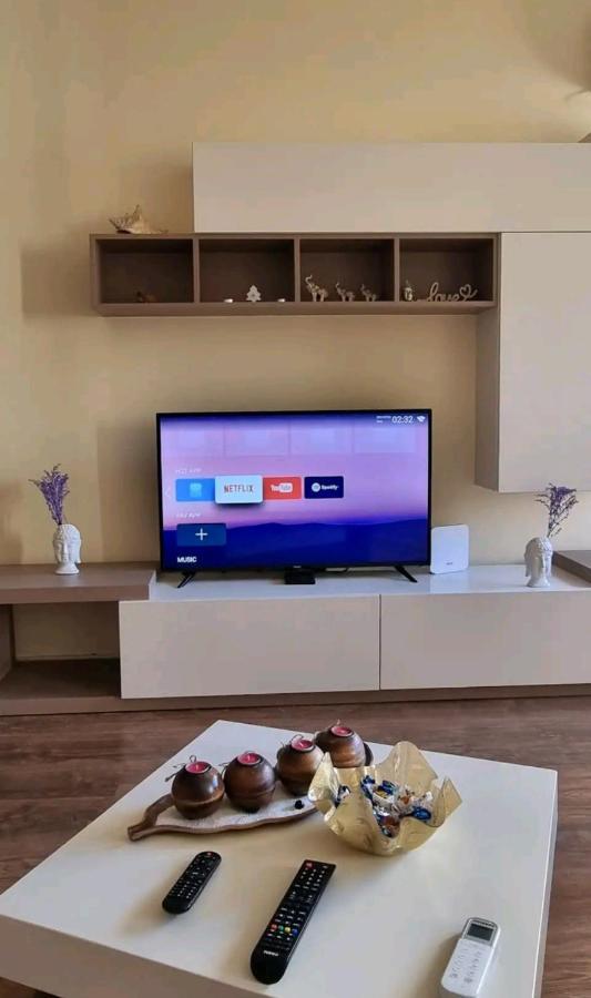 New & Great Located Apartment Near Center 地拉那 外观 照片