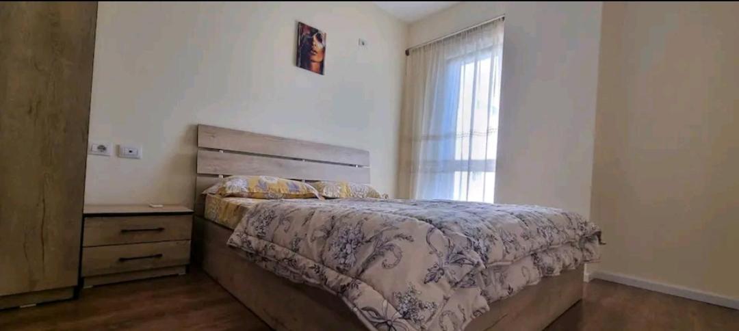 New & Great Located Apartment Near Center 地拉那 外观 照片